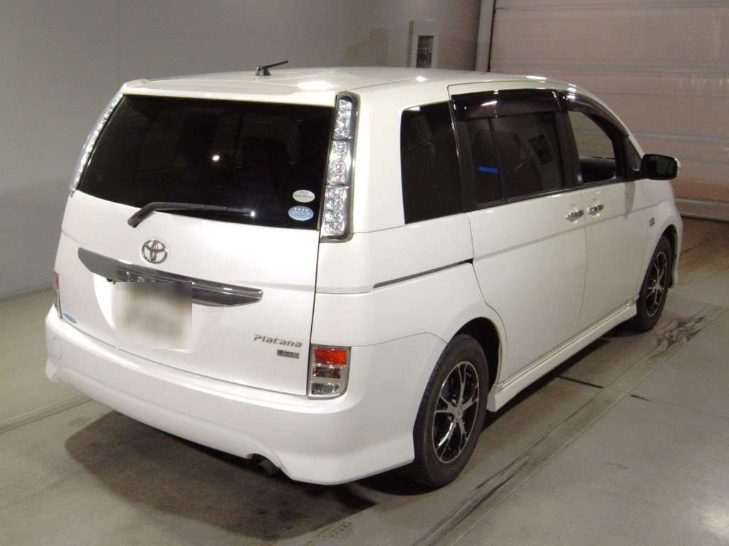 Toyota Isis Platana 2011